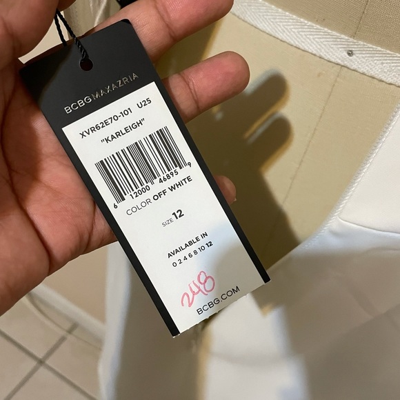 0063 NWT Karleigh Dress in Off White
BCBGMAXAZRIA sz 12 - Picture 10 of 14